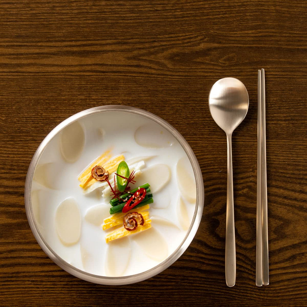Steam rising as Surasang broth is poured, showing warmth and savory aroma