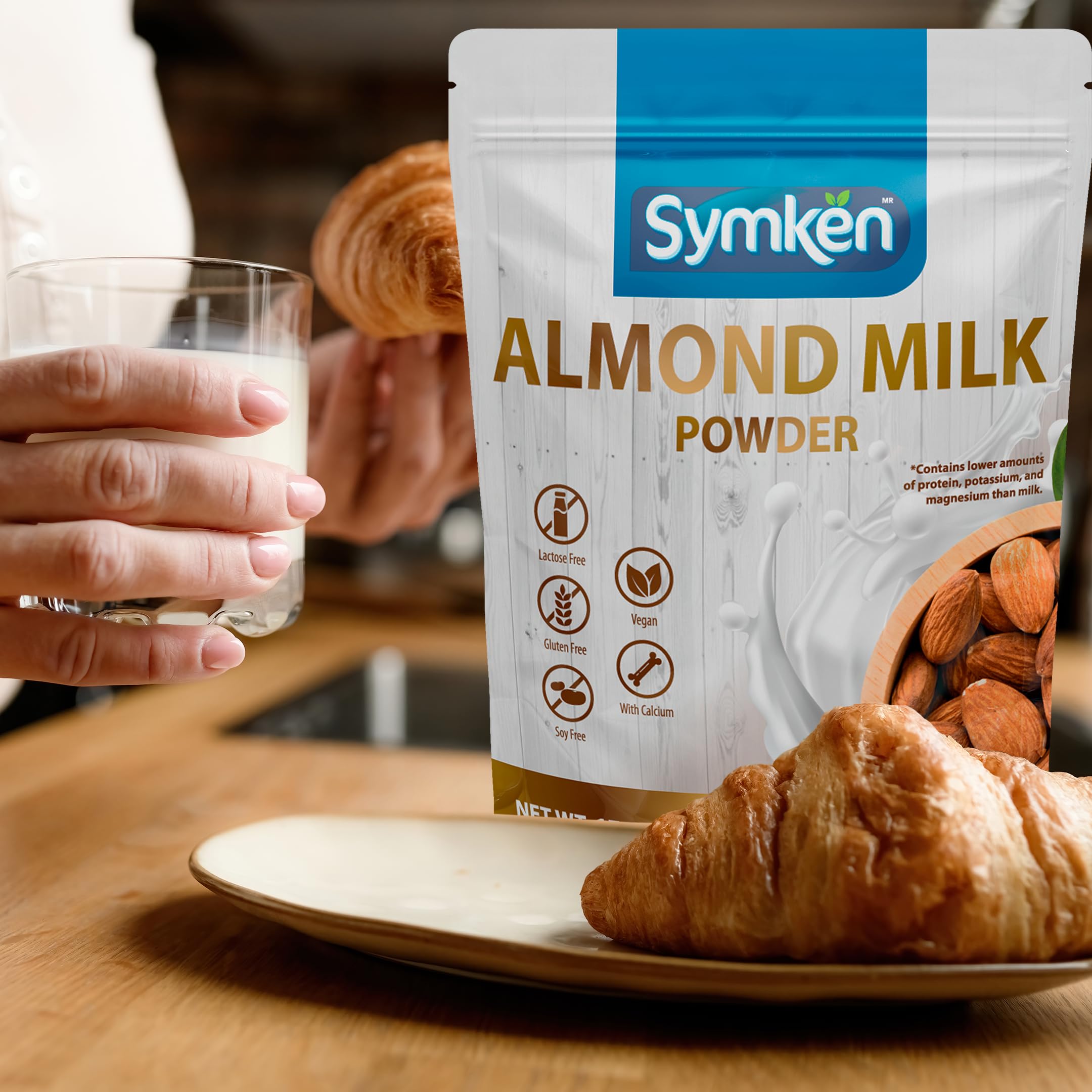 kitchen scene with SYMKEN smoothie made from powder, versatile recipe use