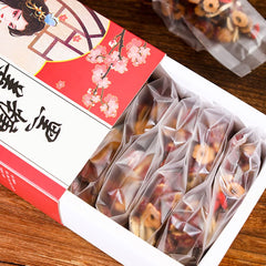 TEAERPKLAE close-up of dried goji berries and red dates highlighting natural ingredients