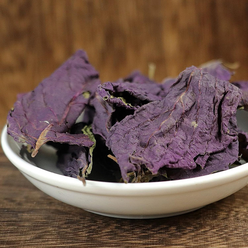 TEEYKUKI perilla leaves beside a measuring spoon showing portion guidance benefit