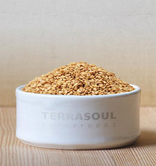 Terrasoul Superfoods golden flax seeds sprinkled on a smoothie bowl adding fiber and texture