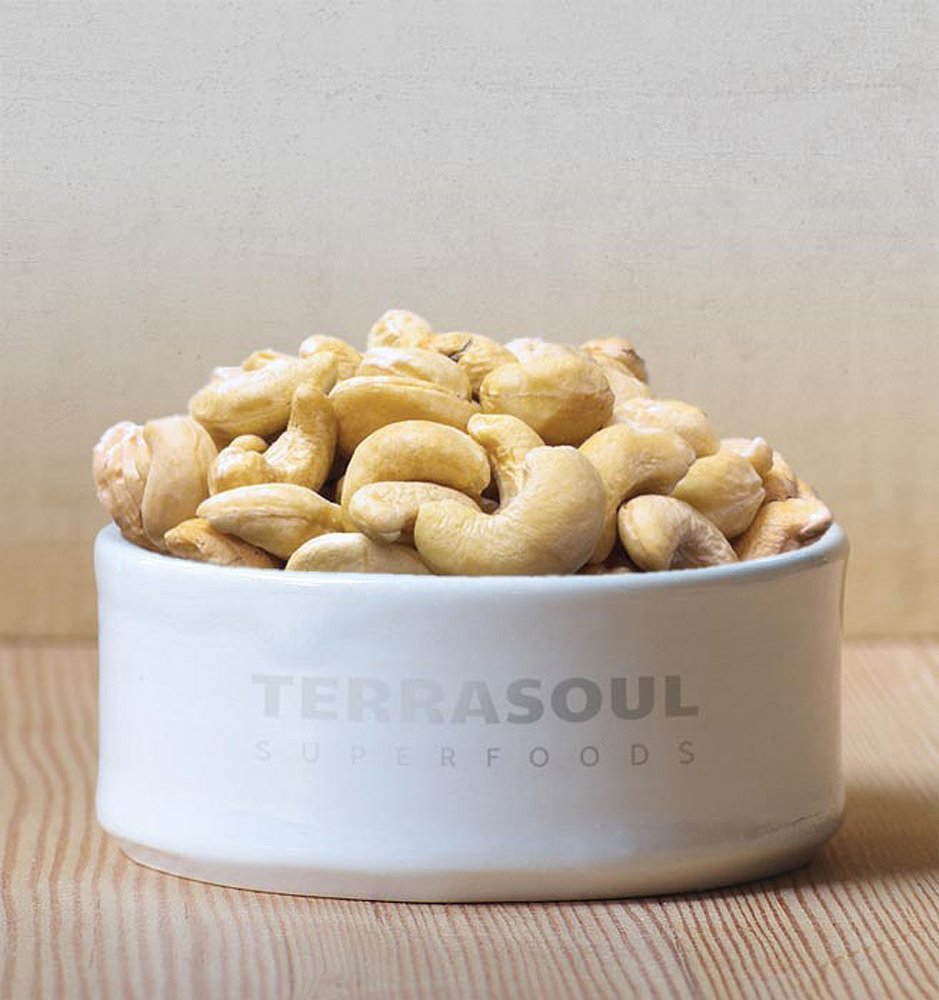Terrasoul Superfoods cashews in a wooden bowl ready for snacking or cooking benefit