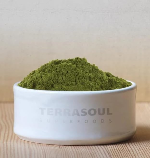 Terrasoul Superfoods moringa mixed in a smoothie showing easy blending benefit