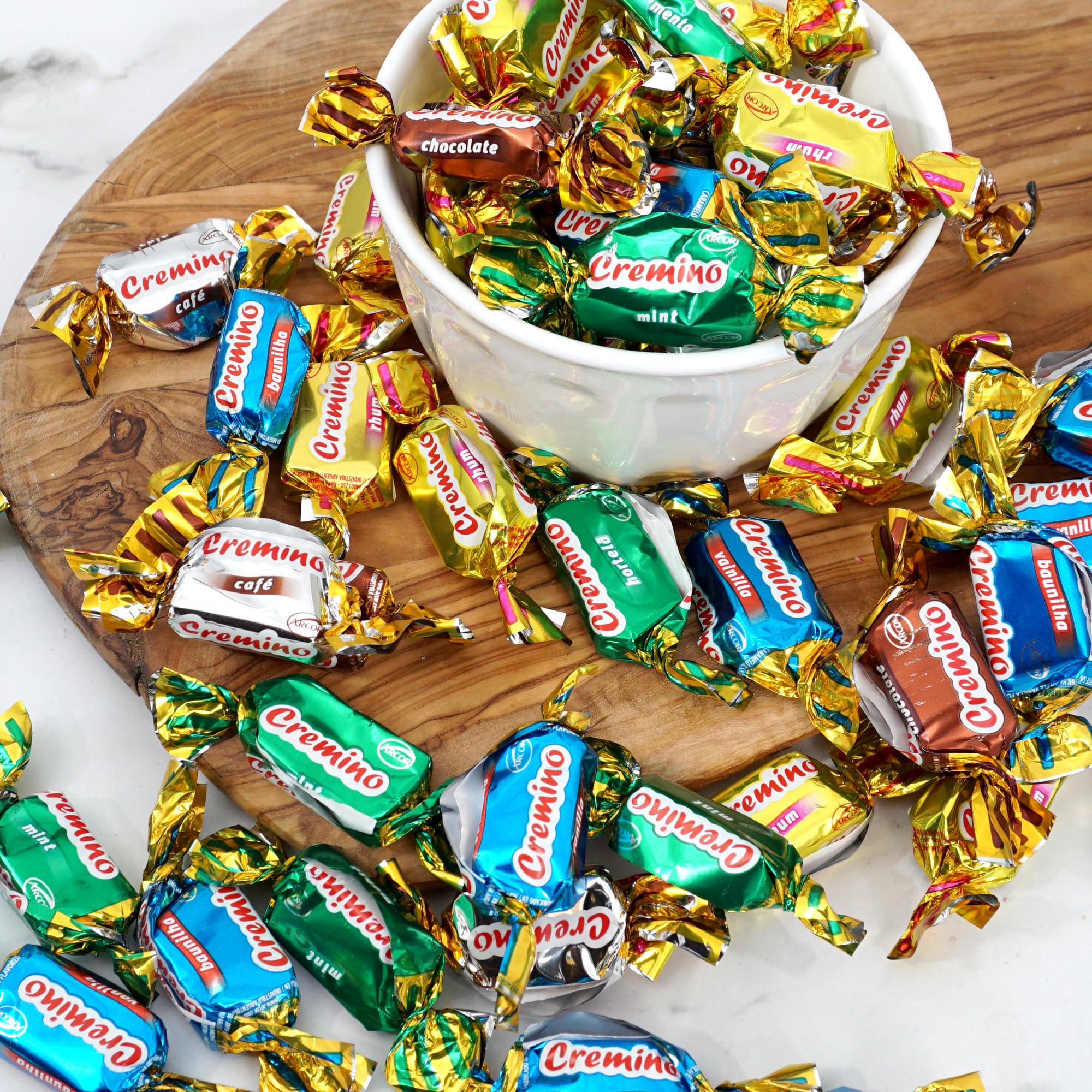 THE HAMPTON CANDY COMPANY Arcor toffee held in hand to show size and portion convenience