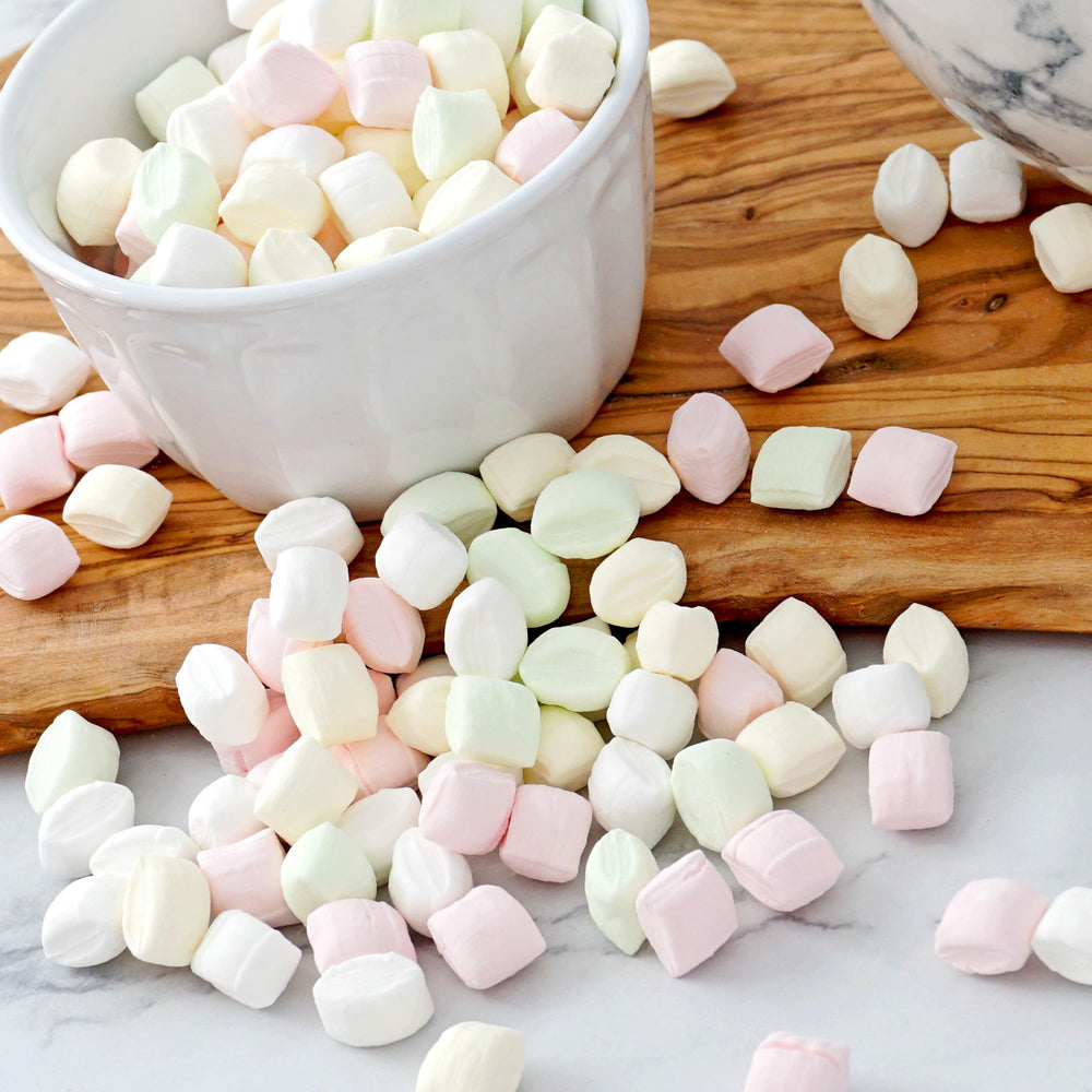 THE HAMPTON CANDY COMPANY mints on wedding table enhancing decor and guest refreshment