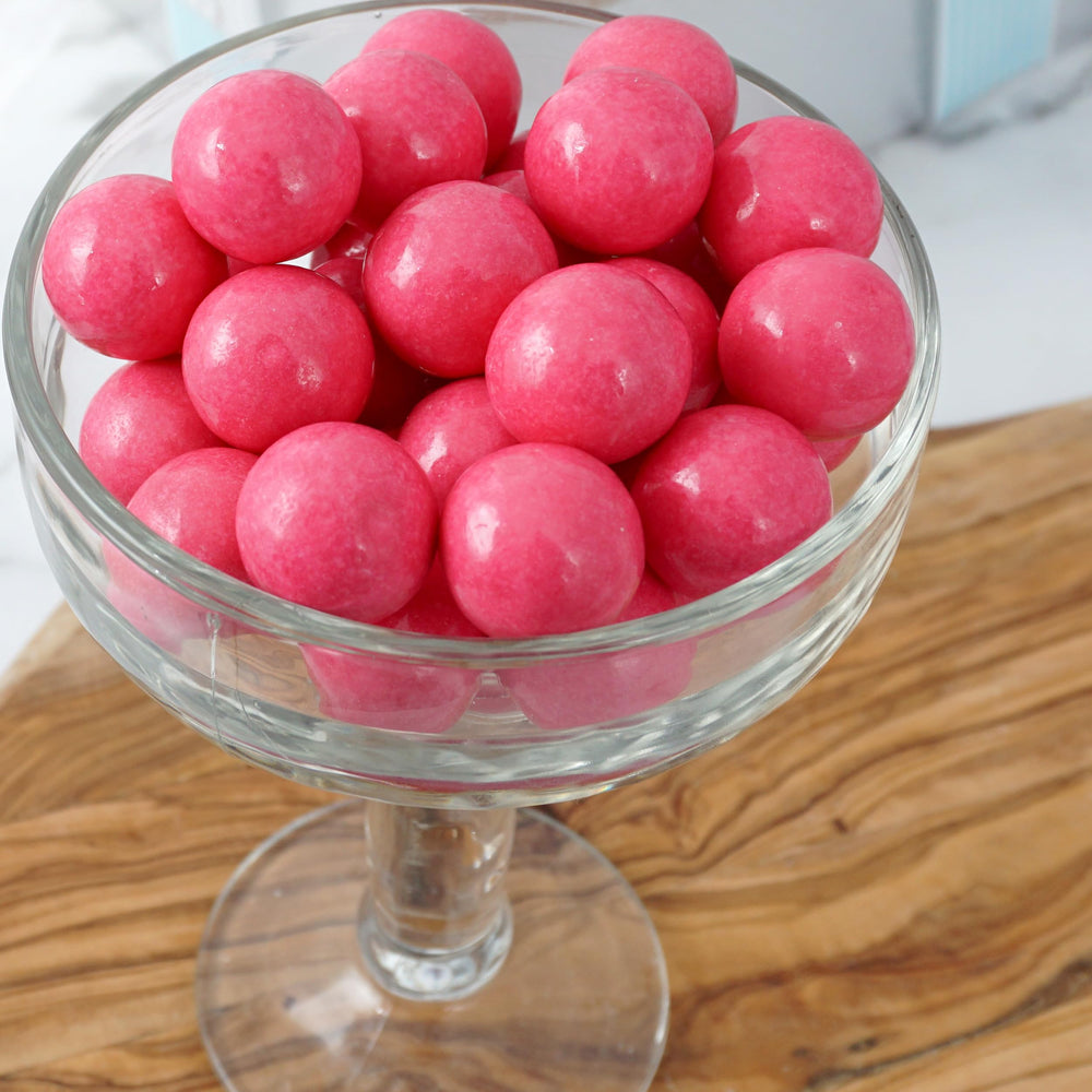 THE HAMPTON CANDY COMPANY gumballs in a classic dispenser demonstrating fit and use