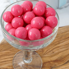 THE HAMPTON CANDY COMPANY gumballs in a classic dispenser demonstrating fit and use