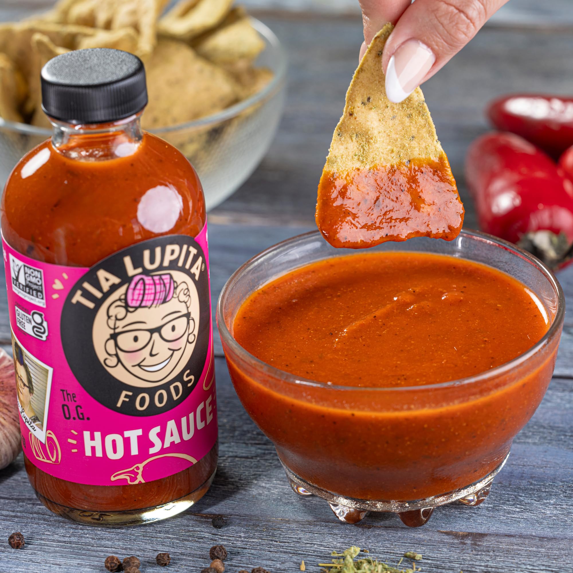 TIA LUPITA sauce on spoon displaying texture that clings to food