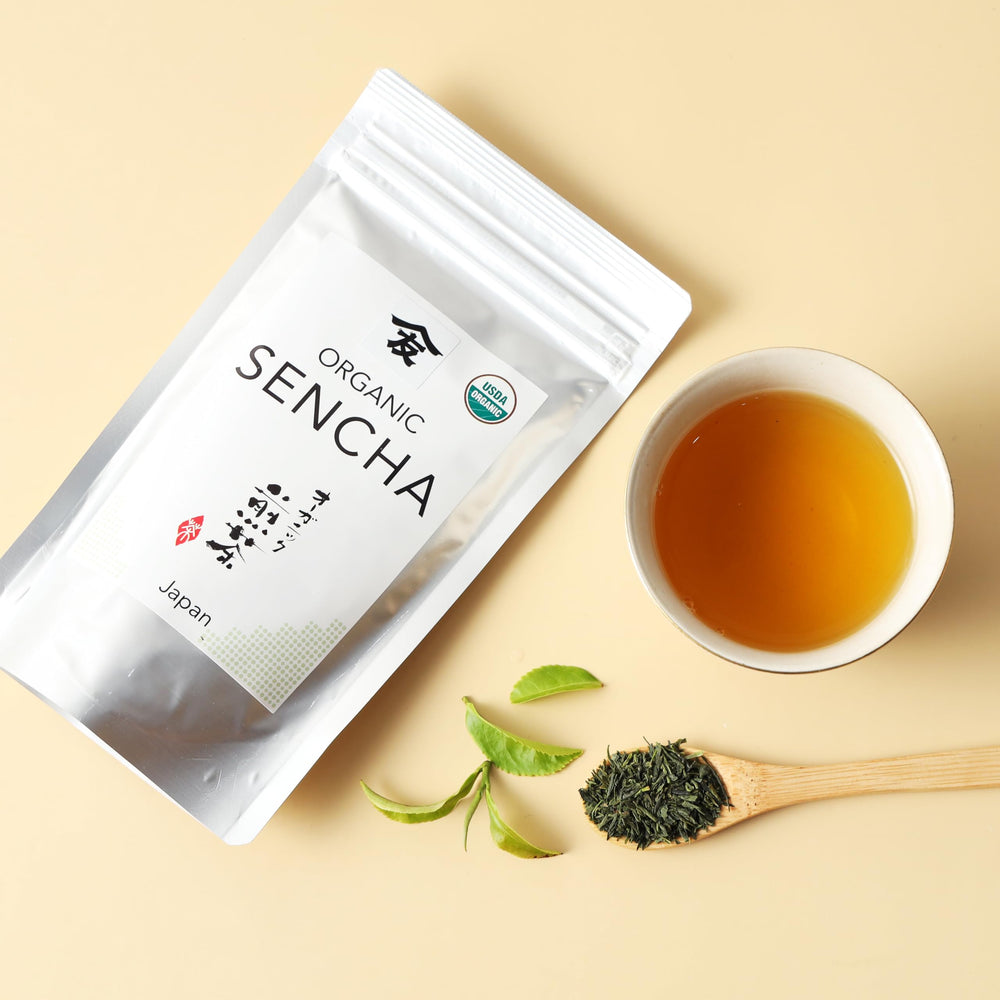 glass pitcher with TOMOSAN cold-brewed sencha illustrating smooth refreshment