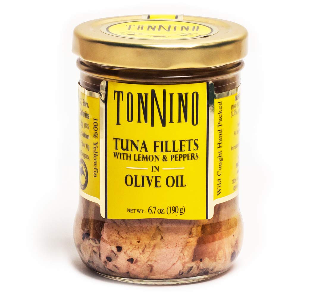 Tonnino tuna flakes close-up showing texture and moistness benefit