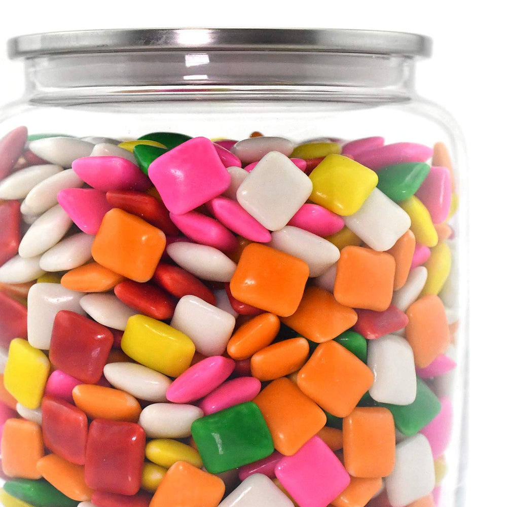 Tootsie Roll Dubble Bubble in a glass jar on a candy buffet enhancing decor