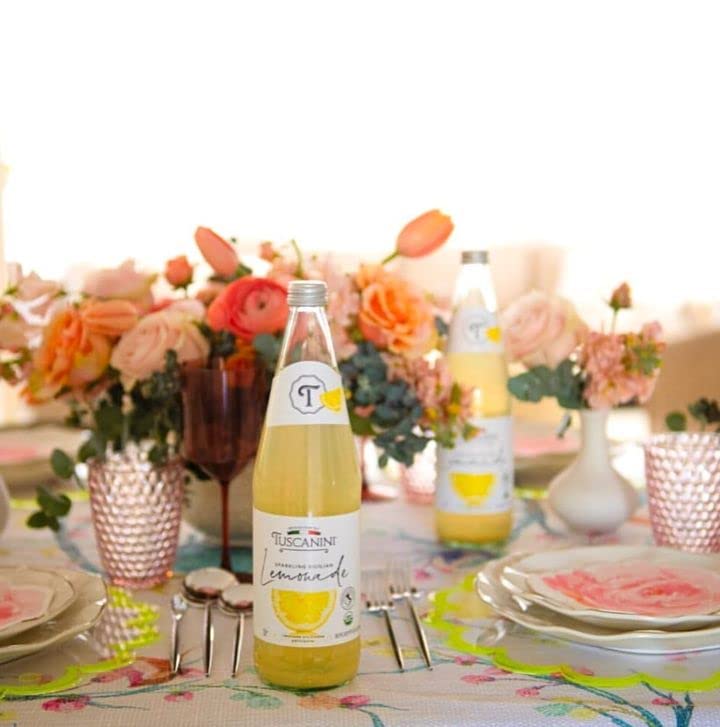 Tuscanini close-up of sparkling lemonade bubbles highlighting natural freshness