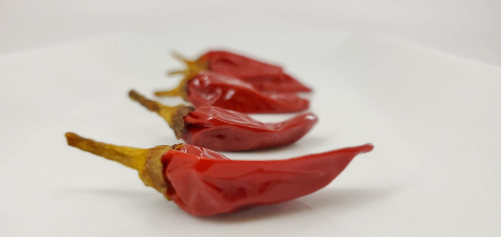 TUTTOCALABRIA sliced peppers on toast demonstrating vibrant garnish benefit