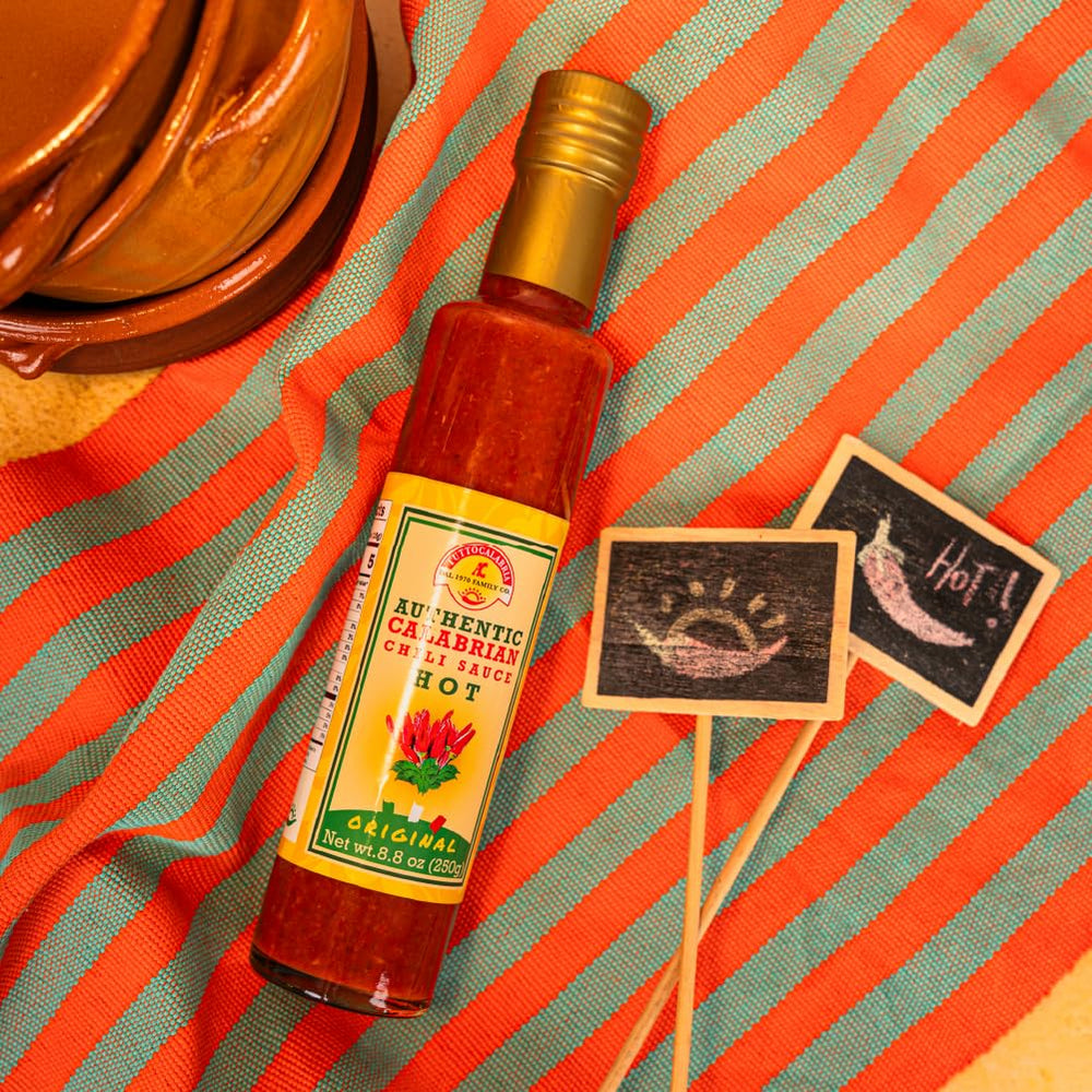 close-up of TUTTOCALABRIA sauce texture showing smooth consistency and even coating