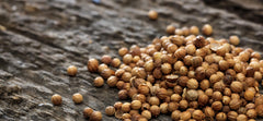 U.S. Wellness Naturals ground versus whole coriander illustrating grinding benefit for fresh flavor