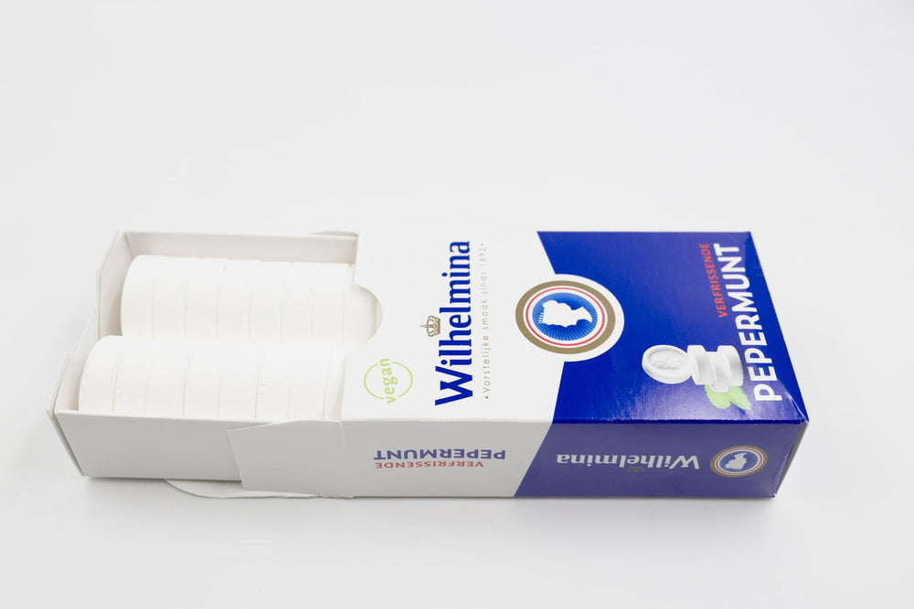 Uxxu Wilhelmina handheld tin demonstrating pocket-friendly convenience