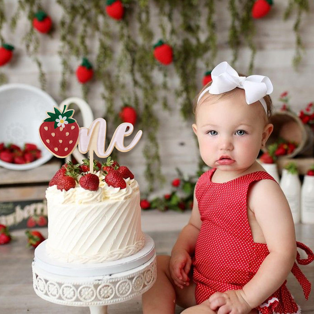 VANGNING topper displayed on cake for photogenic presentation