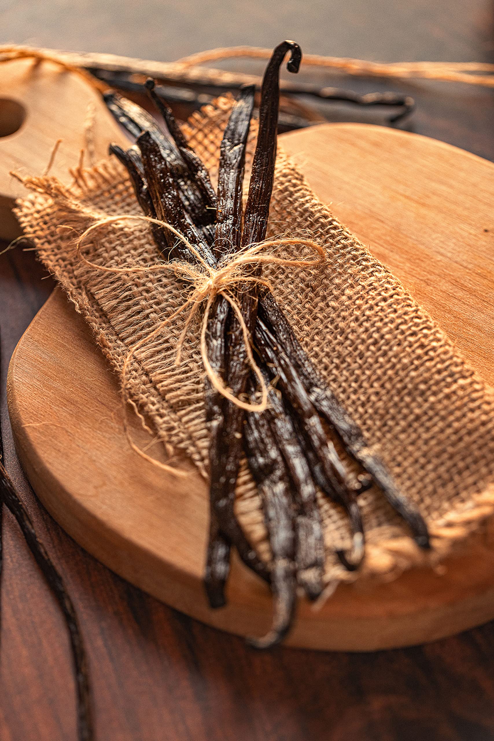 Vanilla Bean Kings split pod display revealing interior seeds and suitability for extracts