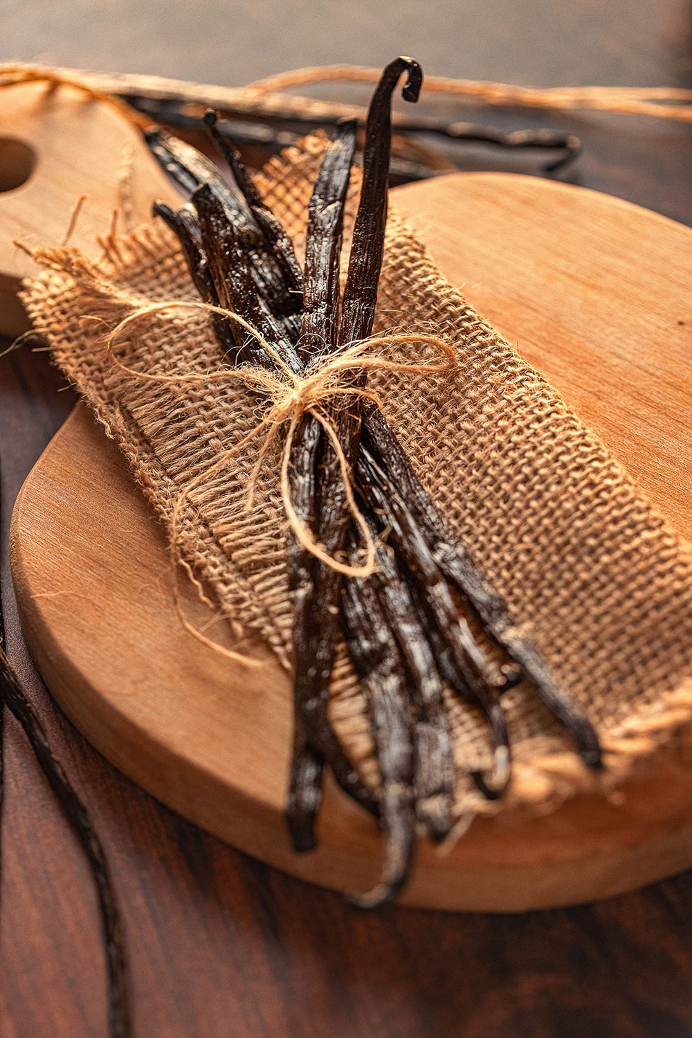 Vanilla Bean Kings split pod display revealing interior seeds and suitability for extracts