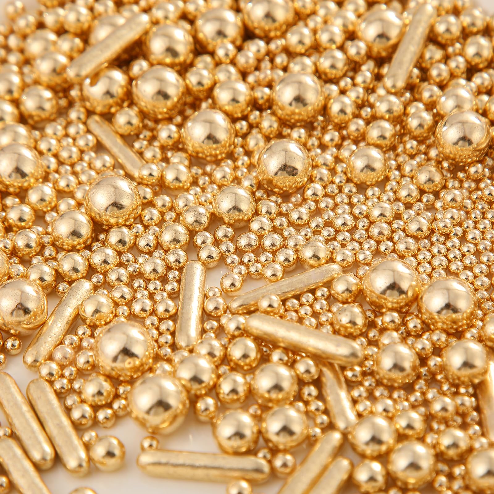 Close-up of Weraru sugar pearls texture and metallic sheen enhancing cake sparkle