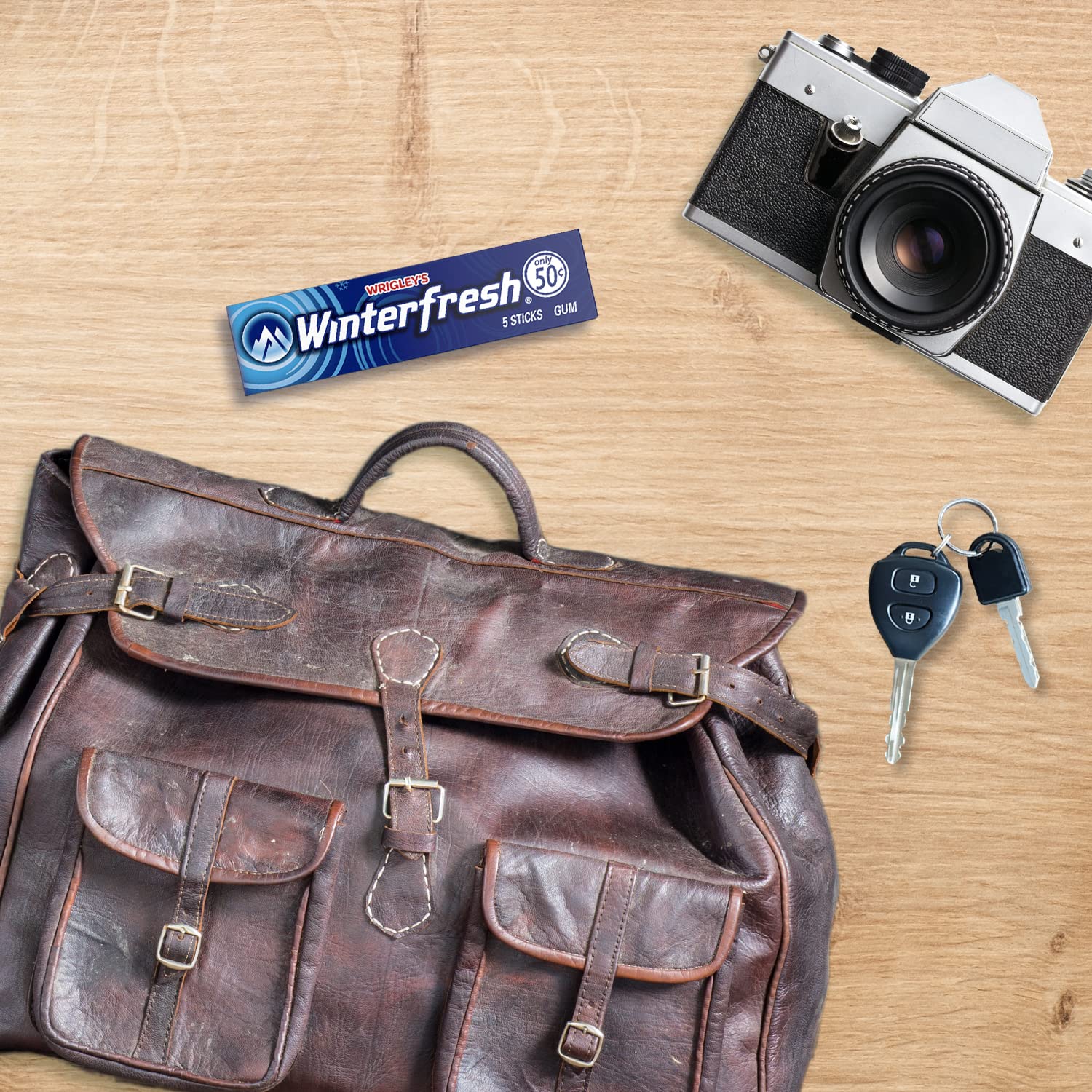 Winterfresh pack in pocket lifestyle shot for on-the-go freshness