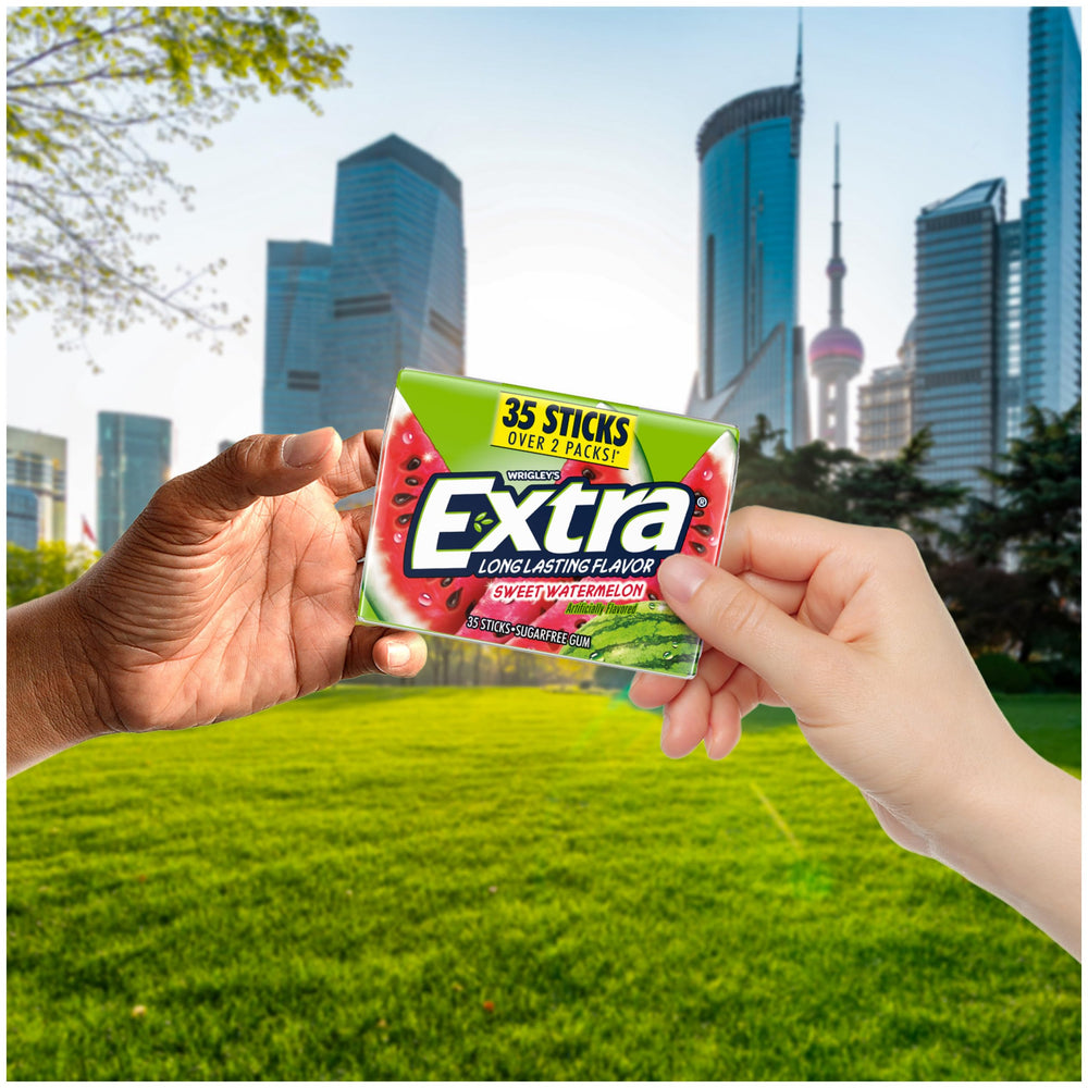 WRIGLEY'S EXTRA gum stick close-up texture illustrating chew quality benefit