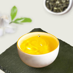 XIEJINJI brewed jasmine tea in cup demonstrating clear floral infusion