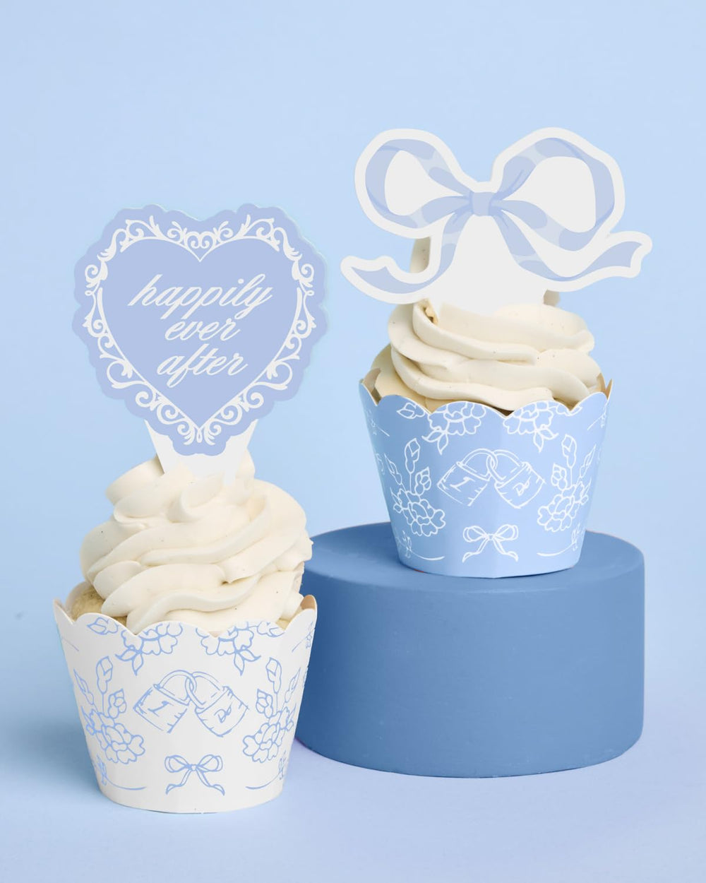 xo, Fetti "Happily Ever After" script topper highlighted for keepsake photos