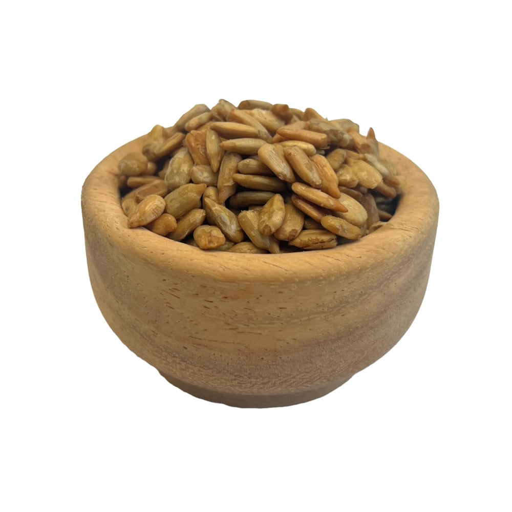 YANKEETRADERS close-up of roasted shelled kernels, highlighting crunchy texture benefit