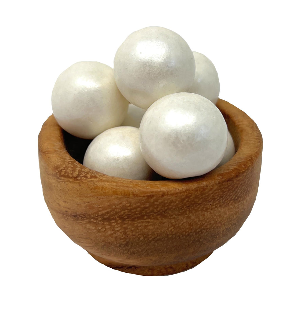 YANKEETRADERS gumballs in clear jar on table for event decor and serving