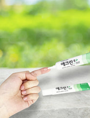 Generic Yeongo Gel clear texture close-up demonstrating fast-absorbing, non-greasy finish