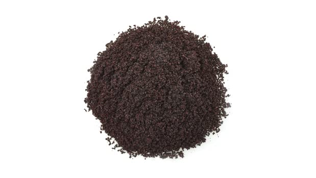 Yupik açaí powder close-up texture revealing fine grind and vibrant purple color benefits