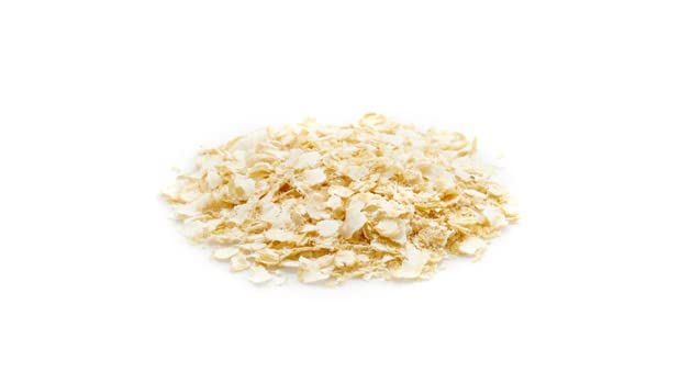 Yupik quinoa flakes served as creamy porridge for fast breakfasts