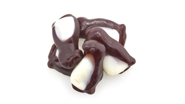 Yupik close-up of penguin gummy texture highlighting soft chew and real fruit juice