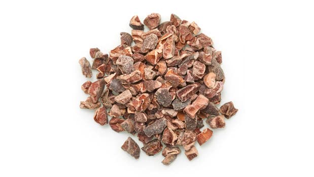 Yupik close-up cacao nibs texture illustrating crunchy raw cacao