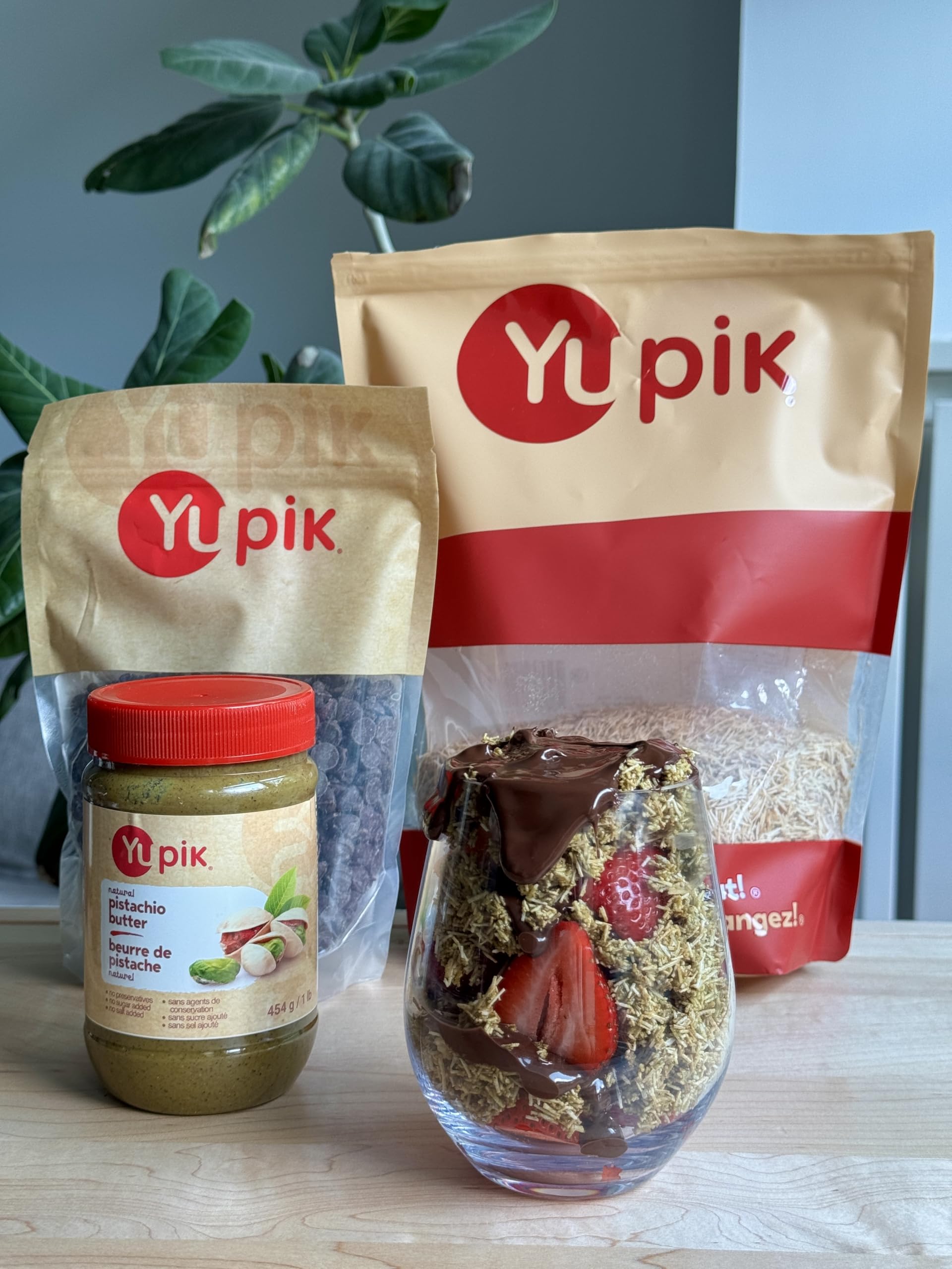 Yupik bag beside measuring cup showing 500g portion for family cooking