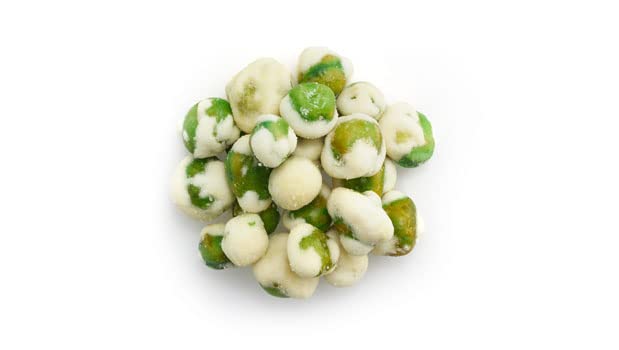 Yupik close-up of crunchy wasabi-coated peas highlighting spicy texture and crispness